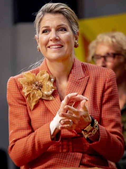 Queen Maxima wore a pantsuit from Natan, and Natan brooch, and Natan clutch. She wore nappa leather pumps from Gianvito Rossi
