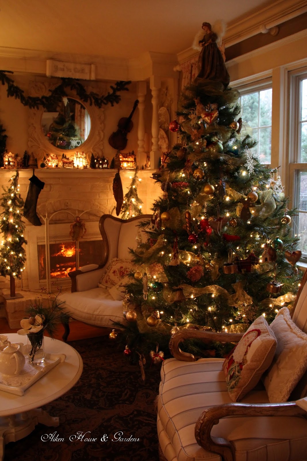Aiken House & Gardens: Christmas Touches in our Library