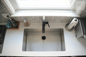 Large, deep stainless steal sink with Brizo touch-sensor faucet in matte black :: OrganizingMadeFun.com