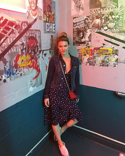 Karen Junqueira em Pub https://www.oblogdomestre.com.br/2020/02/KarenJunqueira.Colirio.html