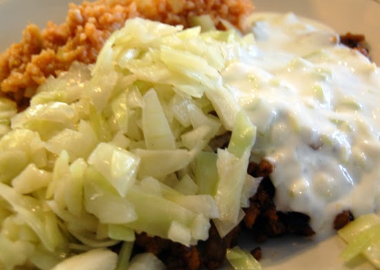 Kochmomente: Pfannengyros mit Krautsalat und Zaziki