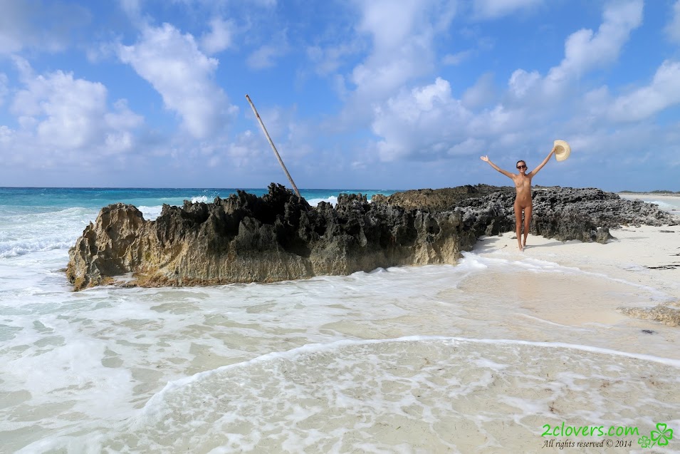 1466711381_img_8855 [2Clovers.Com] Clover - Cayo Largo Walk / Public Nudist Beach