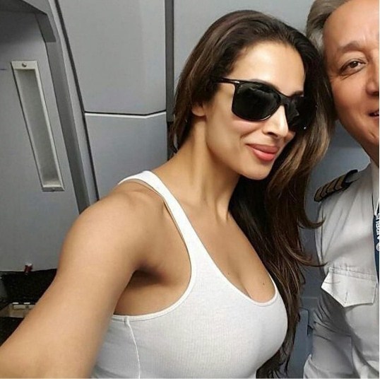 Malaika Arora Khan Hot Images|Cleavage|Thighs|Navel|Tight T-shirt Pants
