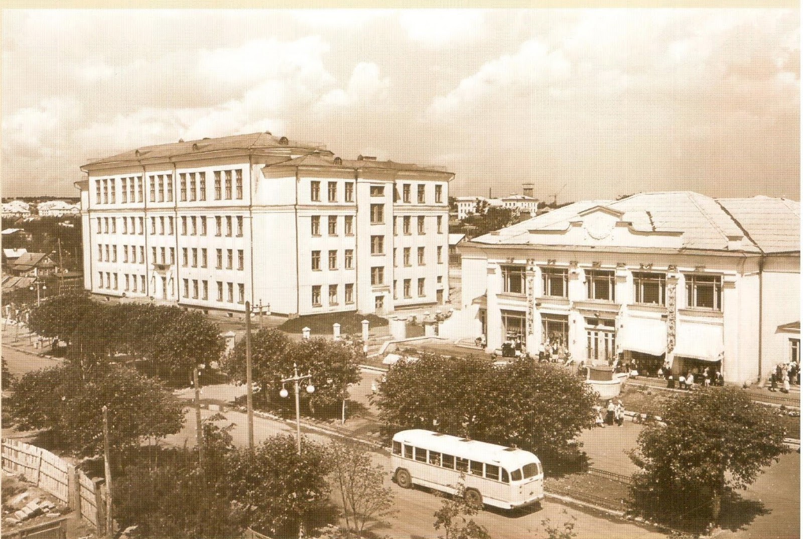 петропавловский монастырь саранск. старый саранск советская площадь. старый саранск бахмустов. кинотеатр октябрь саранск. советская площадь саранск история.