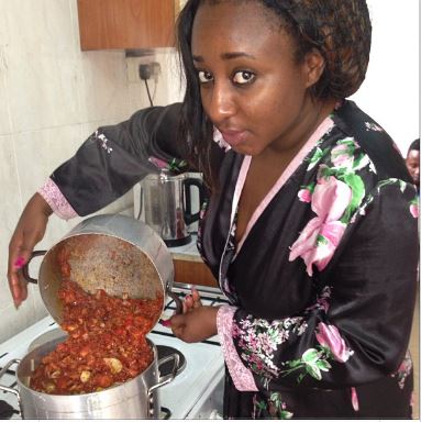 ini edo cooking spaghetti