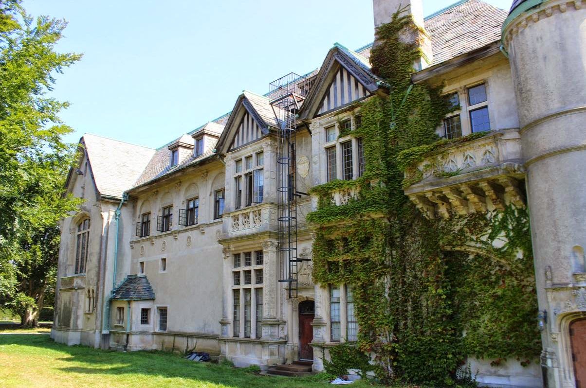 Half Pudding Half Sauce "SEAVIEW TERRACE", THE NEWPORT HOUSE of EDSON