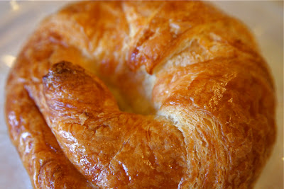 http://1.bp.blogspot.com/-t02zbVXojDQ/UiGLnx6XbHI/AAAAAAAALGE/9dHNw_MyBEw/s1600/Croissant.jpg