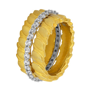Make a royal statement with a festive range of jewellery by Izaara Make a royal statement with a festive range of jewellery by Izaara