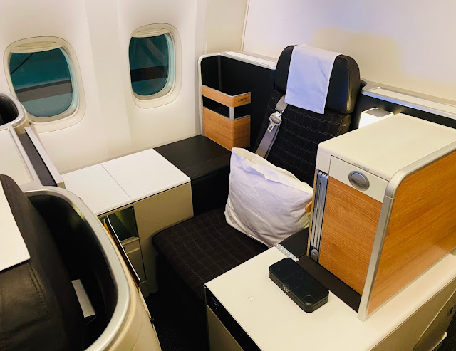 SWISS LX41 Flight Business Class "Throne" Seat Boeing 777-300ER Los Angeles (LAX) to Zurich (ZRH)