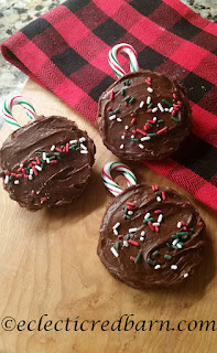 Festive Brownie Ornament Cookies. Share NOW. #dessert #cookies #Christmascookies #eclecticredbarn