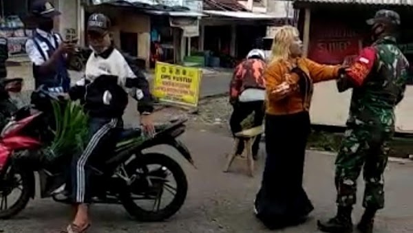 Emak-emak Ngamuk Ditegur TNI Gegara Tak Bermasker Ternyata ODGJ