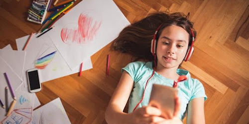 El 67 % de los padres no sabe qué ven sus hijos en el celular.