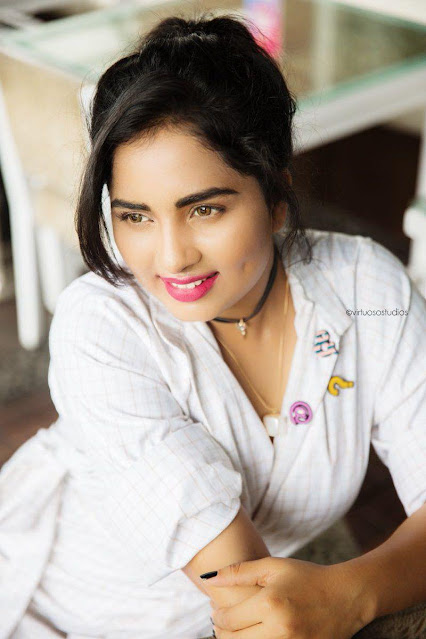 Gorgeous Dimple Beauty Sruthi Dange Hot Stills 2