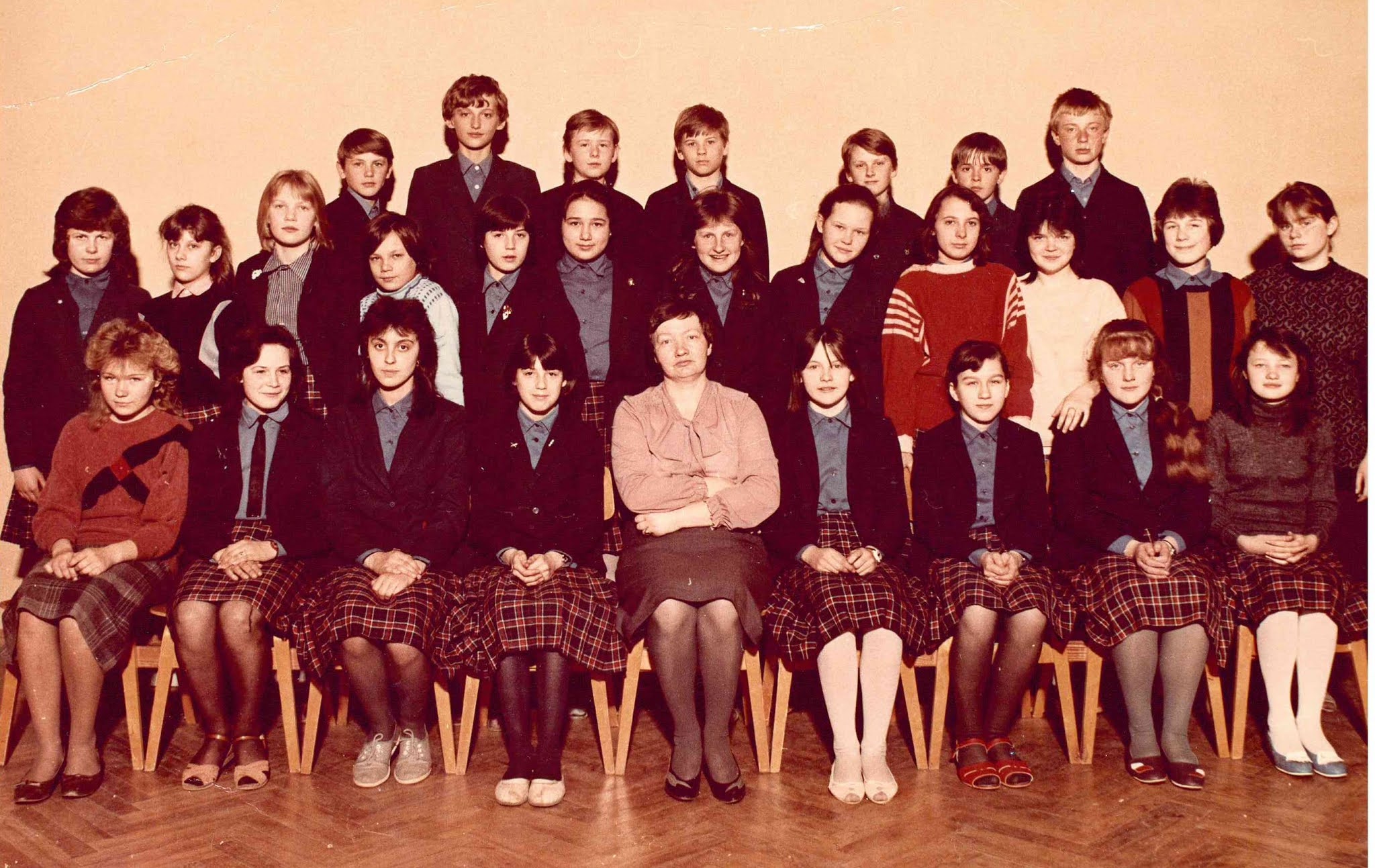 выпуск 1993 года школа 24 воскресенск. выпуск 1993 год школа 1685. выпуск 1993 года. выпуск 1993 года. выпуск 1993 год.