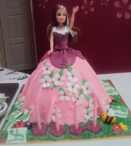 Cara Membuat Kek Barbie Princess - A tiny miniature real edible barbie