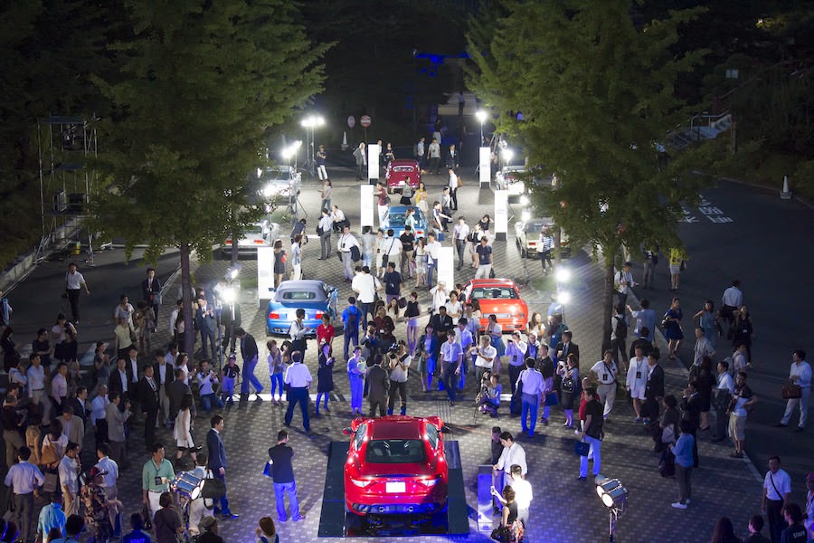 東京タワーもブルーに！マセラティが100周年イベントを開催