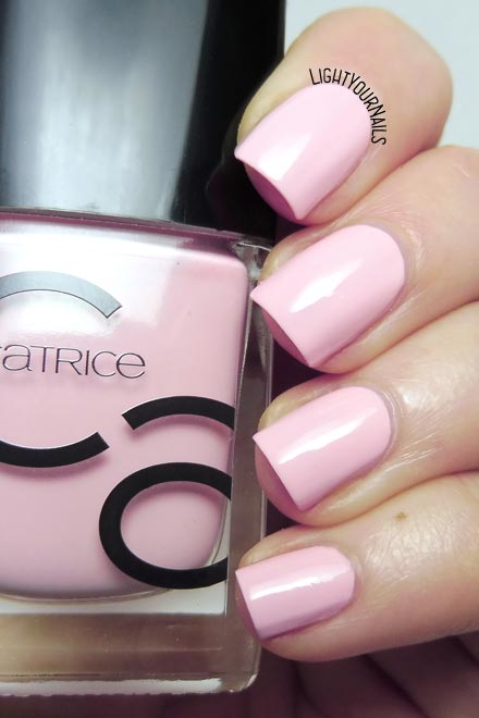 Smalto rosa lacca Catrice #ICONails 29 Donut Worry Be Happy! pink creme nail polish #nails #smalto #catrice #lightyournails