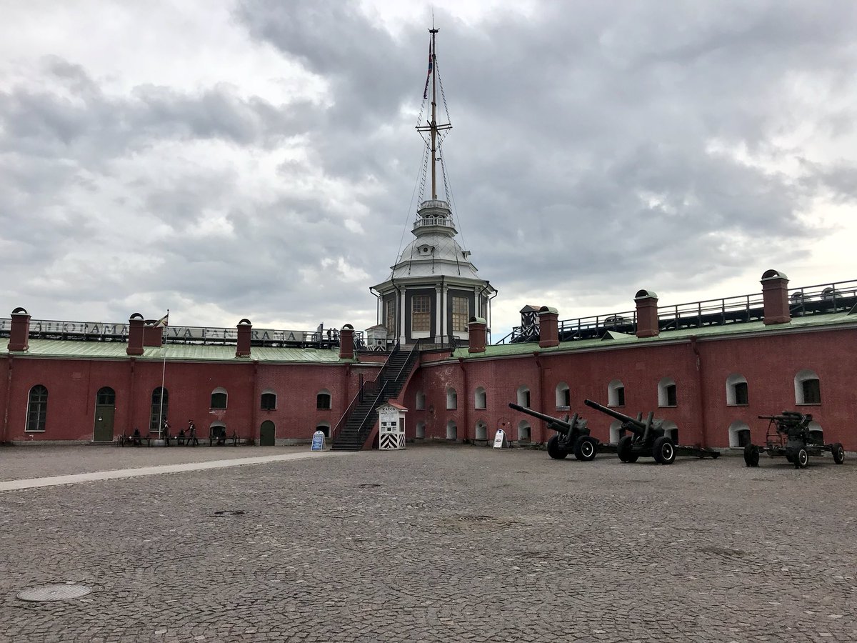 Петропавловская крепость внутри и снаружи