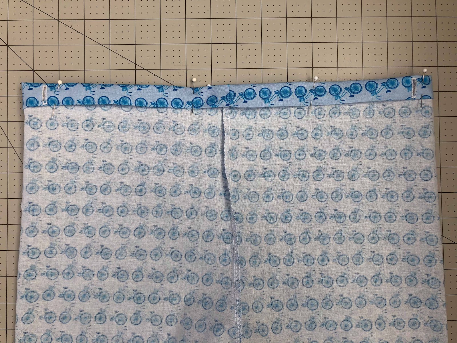 Create Kids Couture Make an Adjustable Waist Using Buttonhole Elastic