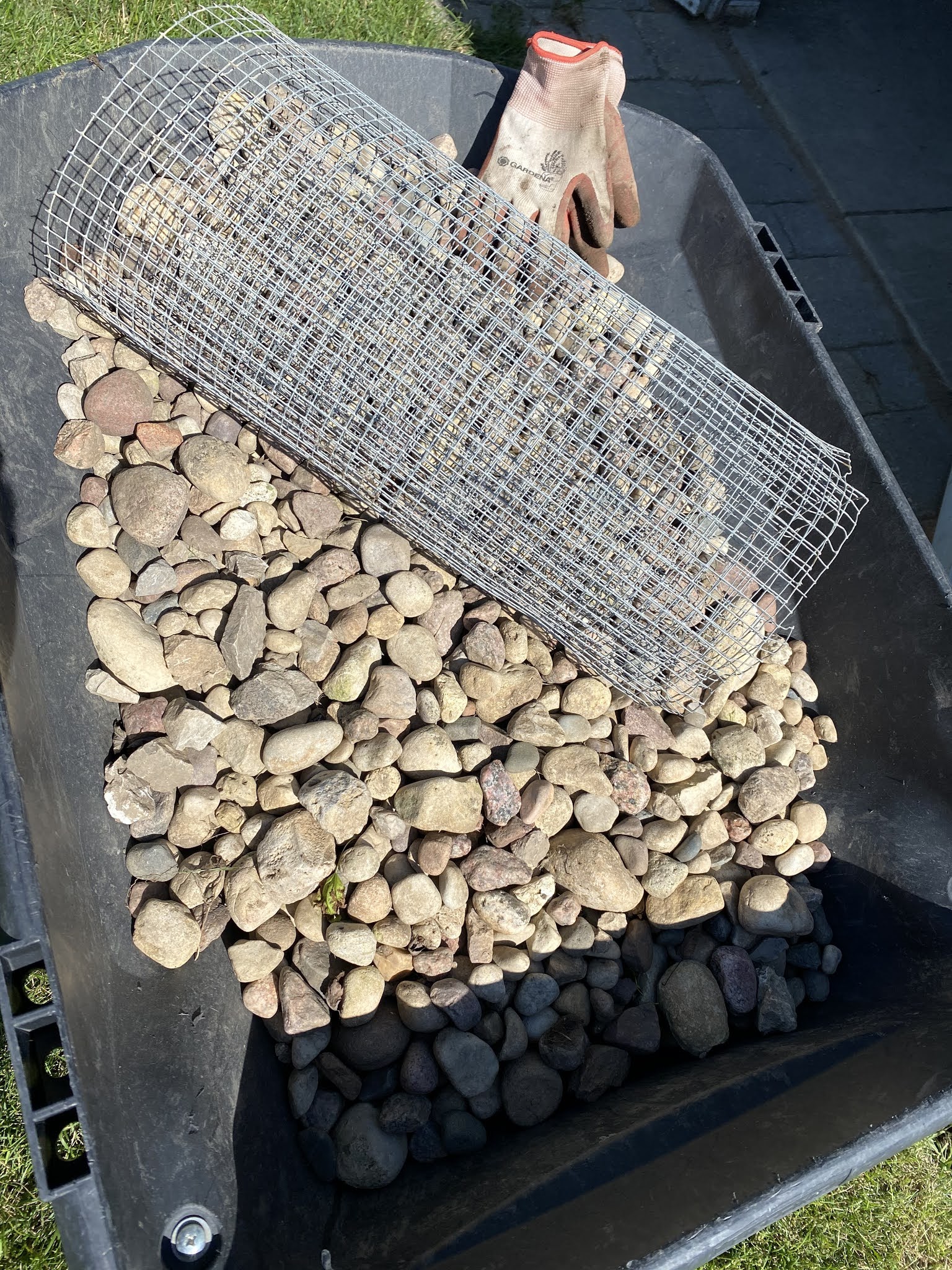 SunShine Sews... Making a Gabion