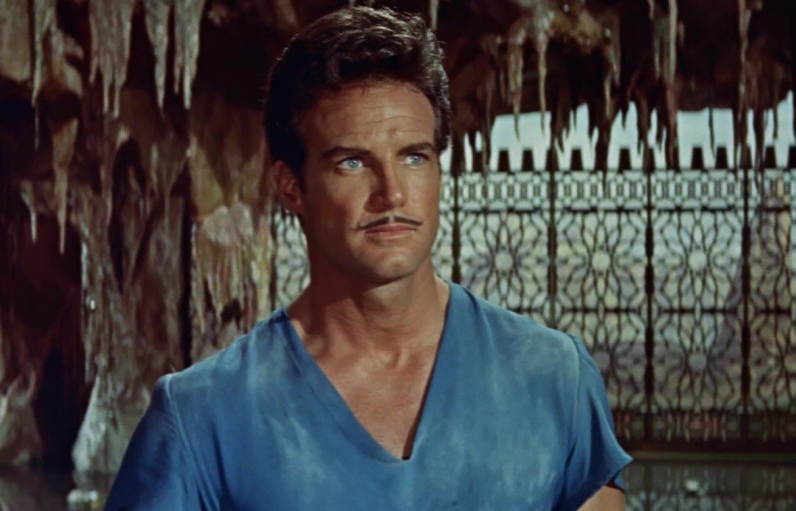 AS AVENTURAS DO LADRÃO DE BAGDAD / A ROSA AZUL(TRI ÁUDIO/1080P) – 1961 Vlcsnap-2020-01-14-11h58m41s347%2B%255BLargura%2BM%25C3%25A1x%2B2400%2BAltura%2BM%25C3%25A1x%2B1800%255D