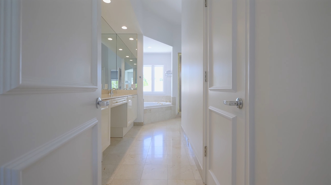 Tour 16 Turtle Walk, Key Biscayne Luxury Home vs. 39 Interior Design Photos