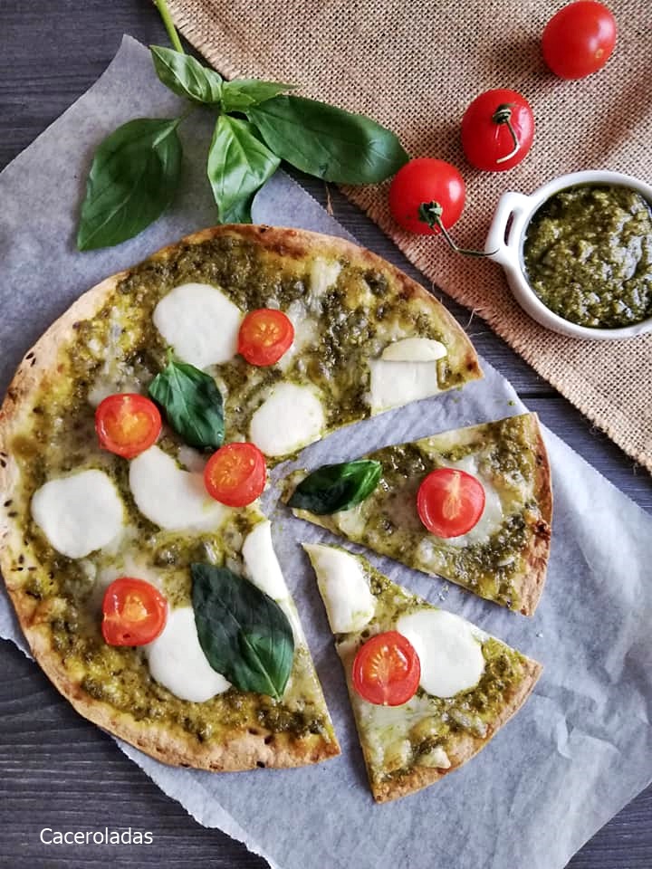 Pizza de mozzarella y pesto saludable | Caceroladas