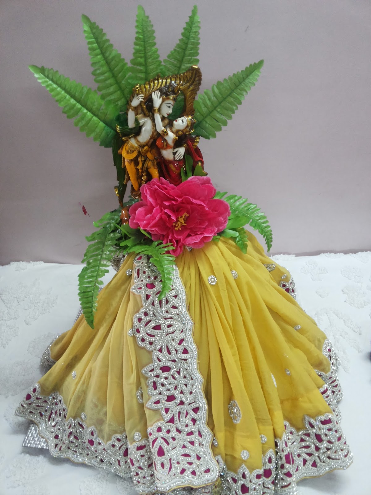 Rose n Wrap Saree Packing on Radha Krishna Theme