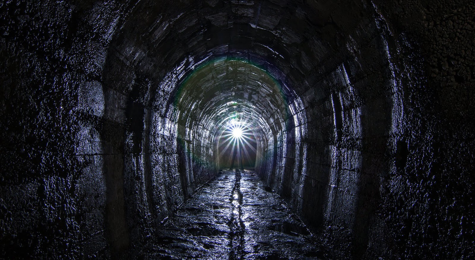 Μυστικά τούνελ και χώροι της υπόγειας Αθήνας