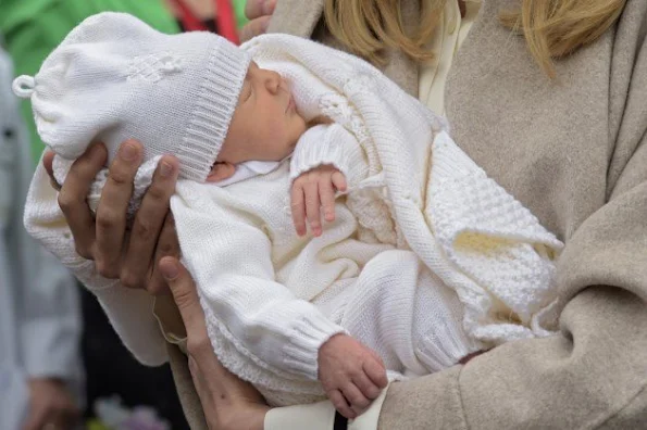 Prince Amedeo of Belgium, his wife Princess Elisabetta and their newborn daughter left the hospital in Brussels