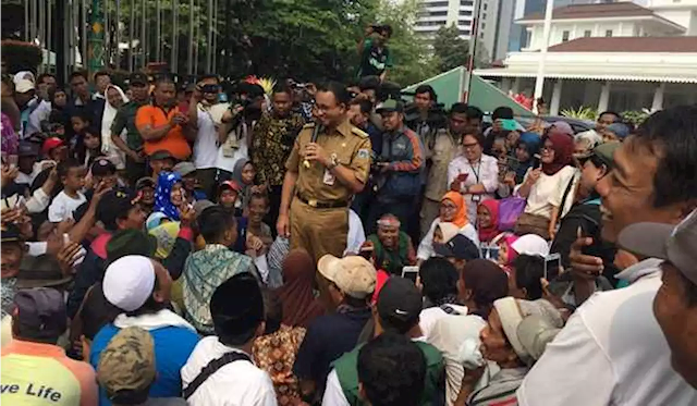 Gubernur Anies Cari Skema agar Warga Kampung Akuarium Bisa Tinggal Gratis Gubernur Anies Cari Skema agar Warga Kampung Akuarium Bisa Tinggal Gratis