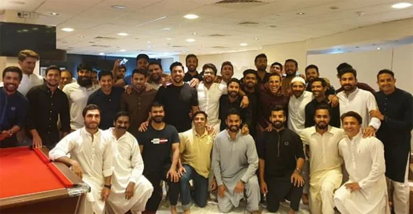 Fans bash Pakistan players for not wearing masks or maintaining social distancing during Eid al-Adha celebrations, London, News, Social Network, Photo, Criticism, Eid-Al-Fithr-2020, Pakistan, Cricket, Sports, World.