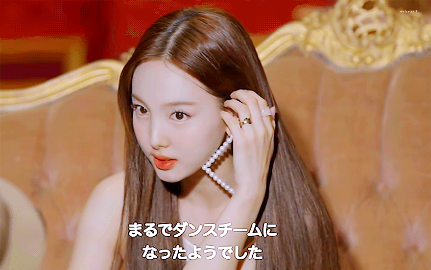 흰색 드레스를 입은 트와이스 - 꾸르