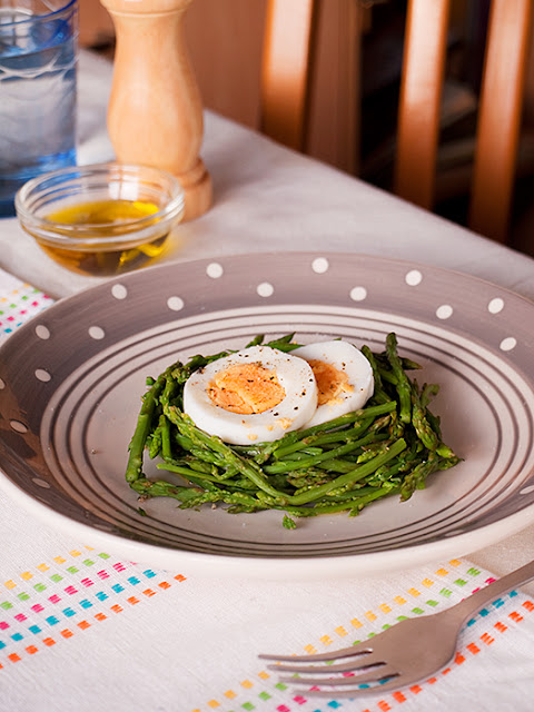 These hard boiled eggs served on a bed of asparagus are seasoned to perfection.