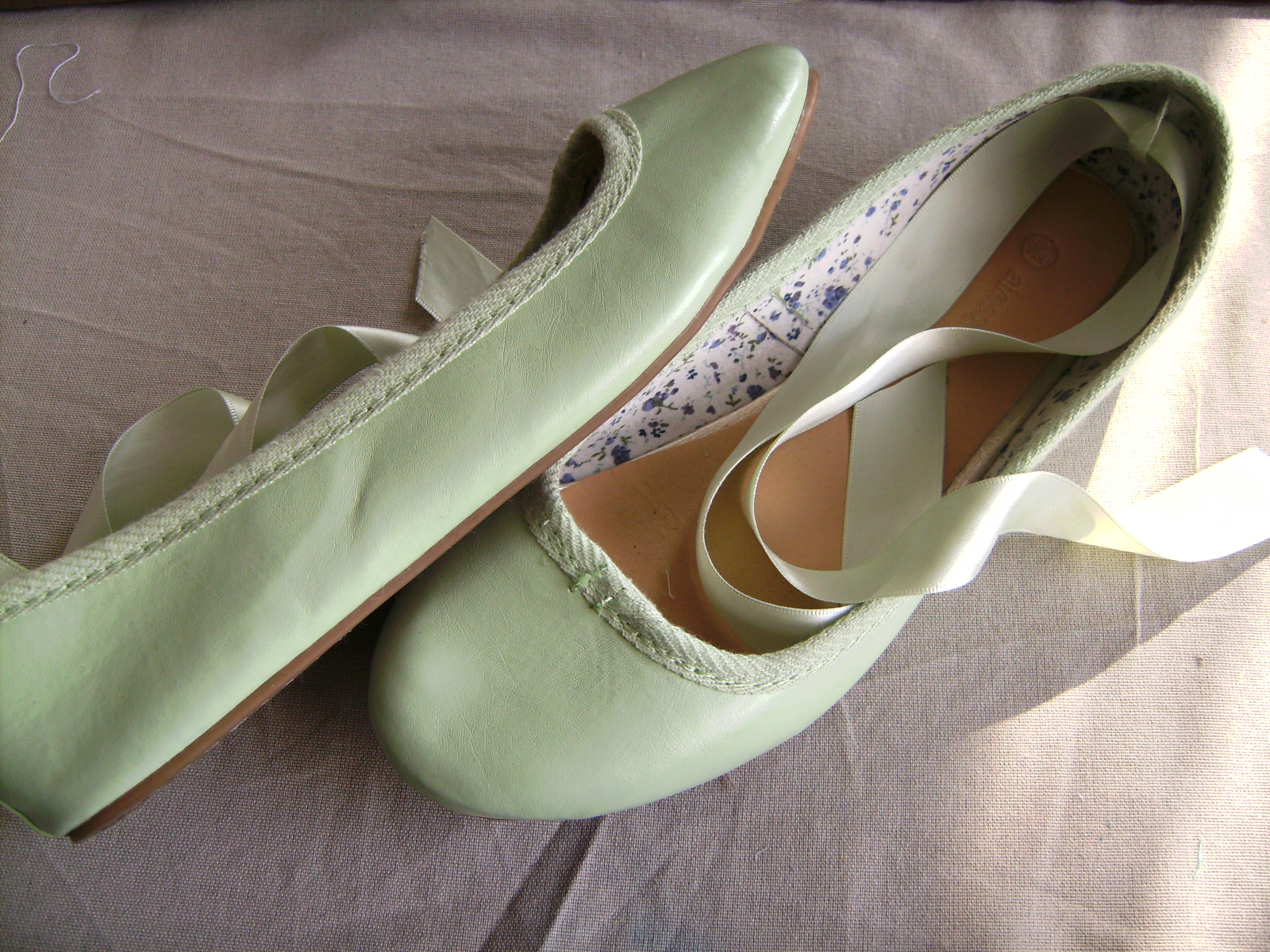 the white ribbon ballet flats