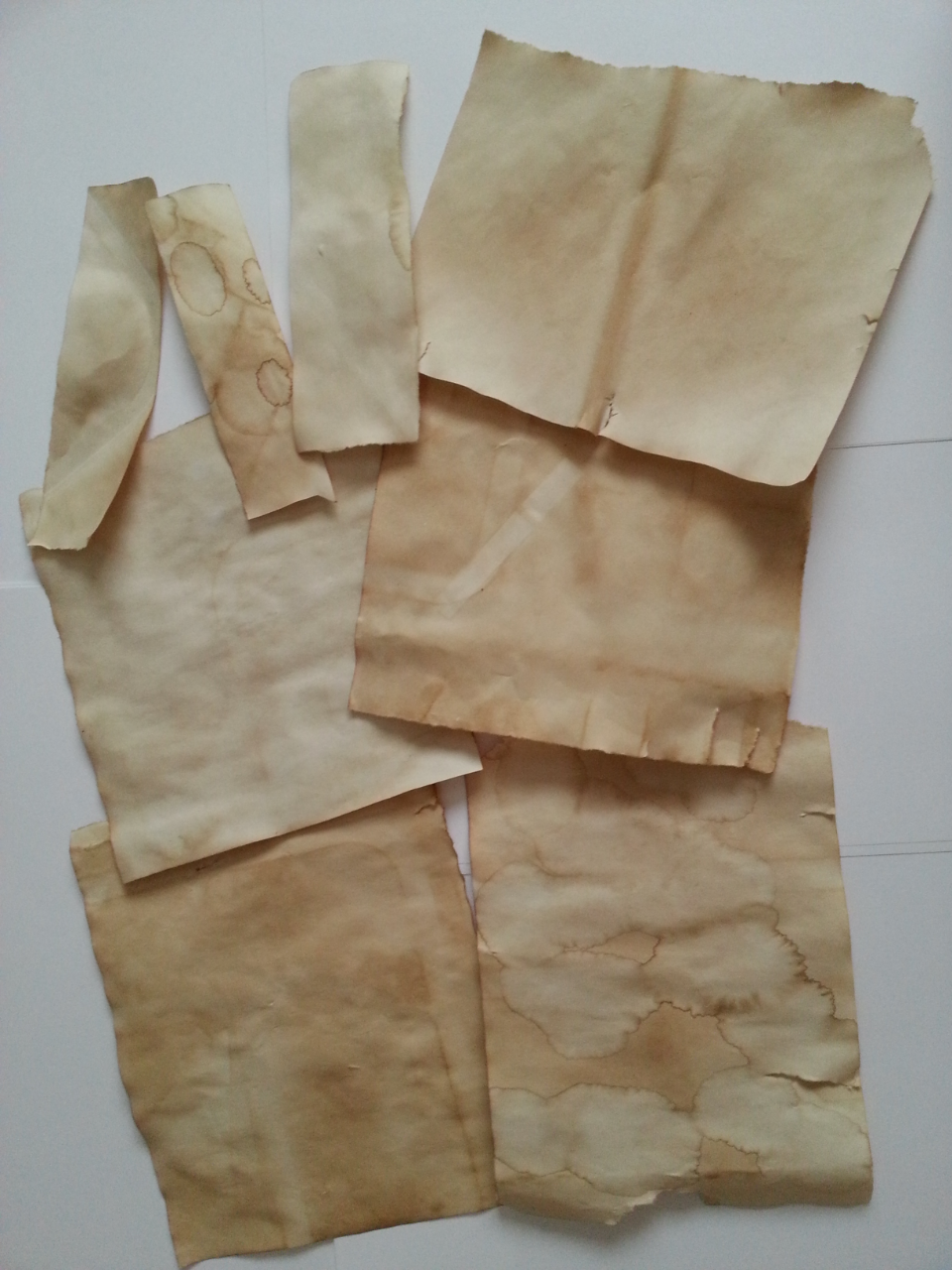 Lariath- Live a Little.: DIY Aged Paper