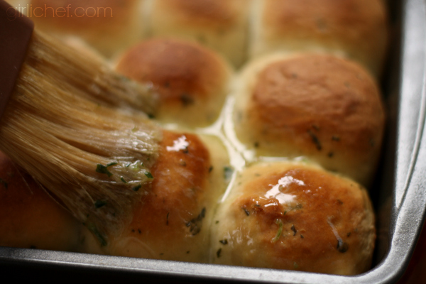 Buttery Herb Pull-Apart Rolls