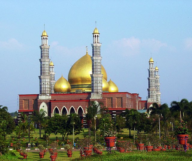 Wisata Religi Masjid Kubah Emas Dian Al-Mahri
