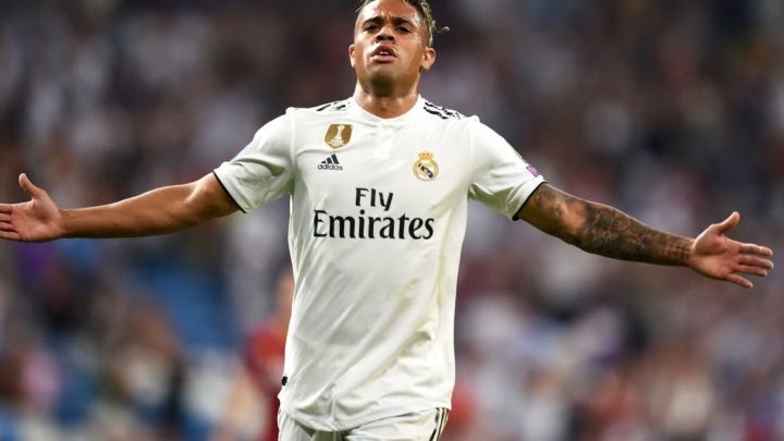 وكيل دياز يؤكد أن اللاعب سينتقل لموسمين