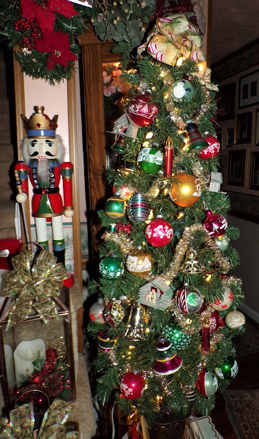 A DEBBIE-DABBLE CHRISTMAS: One Vintage and One Victorian Christmas Tree