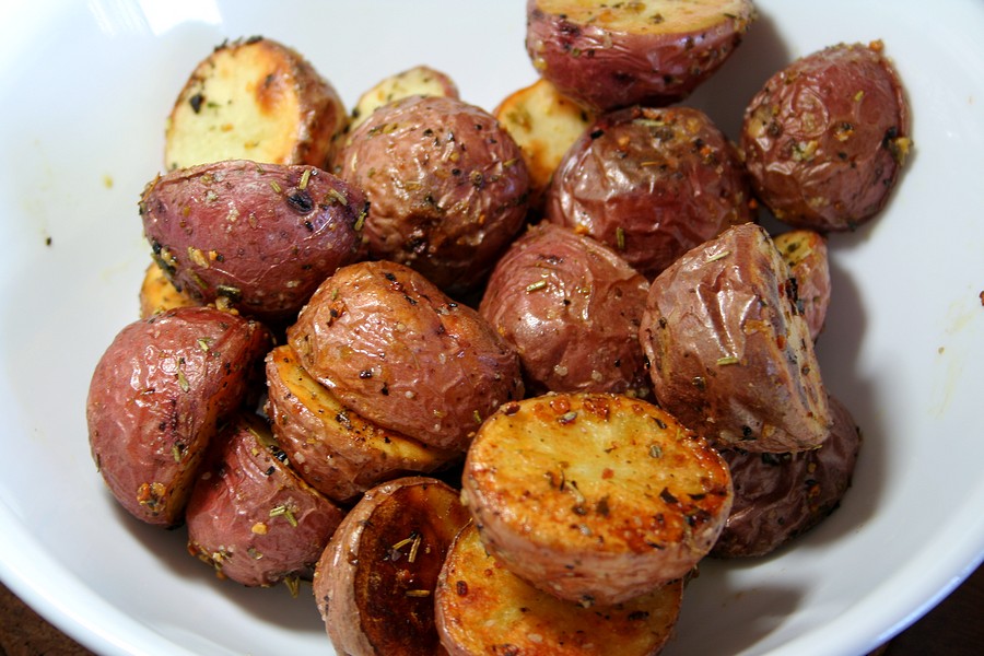 En Código Abierto Receta de papas asadas con salsa de eneldo