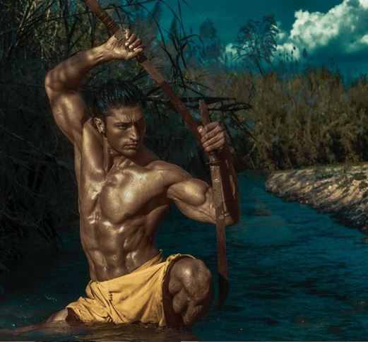 Vidyut Jamwal Hot And Sexy Indian Commando | Bollywoodspy