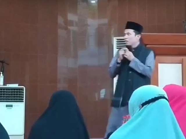 VIRAL, Ustad Diserang Saat Ceramah di Batam