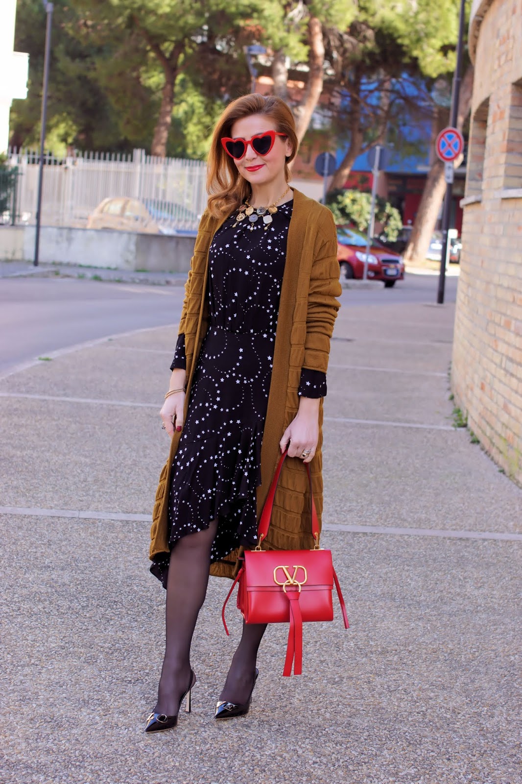 Valentine's day look: Valentino VRING bag in red