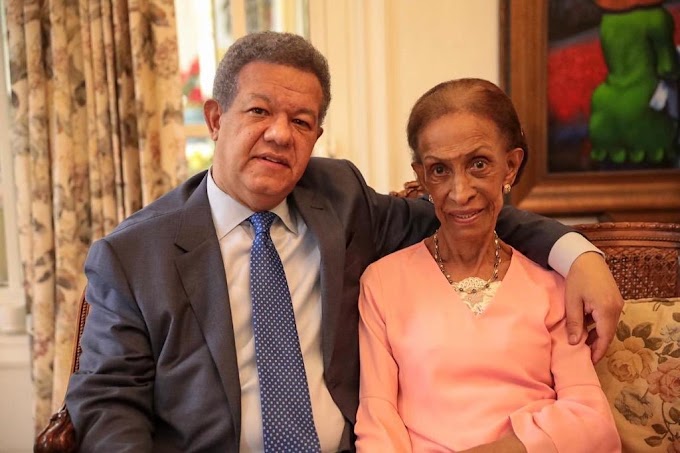 Dr. Leonel Fernandez felicita a su madre Doña Yolanda en sus 95 años