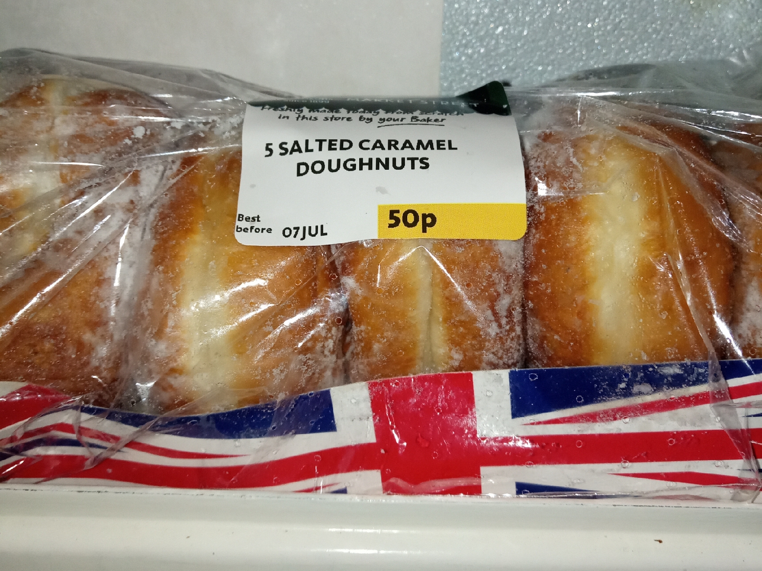 Supersupergirl's Food Reviews [Review] Morrisons 5 Fruit Salad Doughnuts