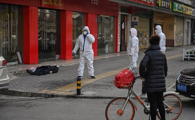Old man lies dead in an empty street in Wuhan