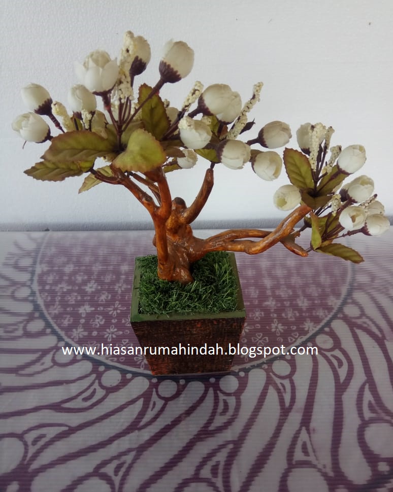 Bunga hias meja ruang tamu - Hiasan Rumah Indah