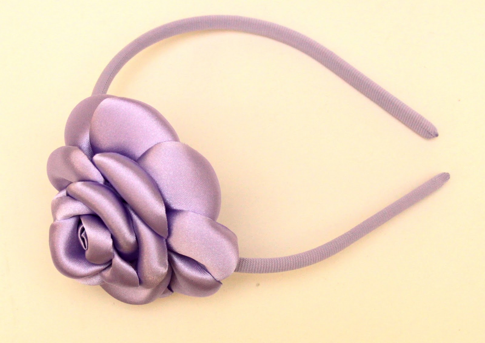 Maria Girafa Ateliê Acessórios Tiaras com flores de tecido.