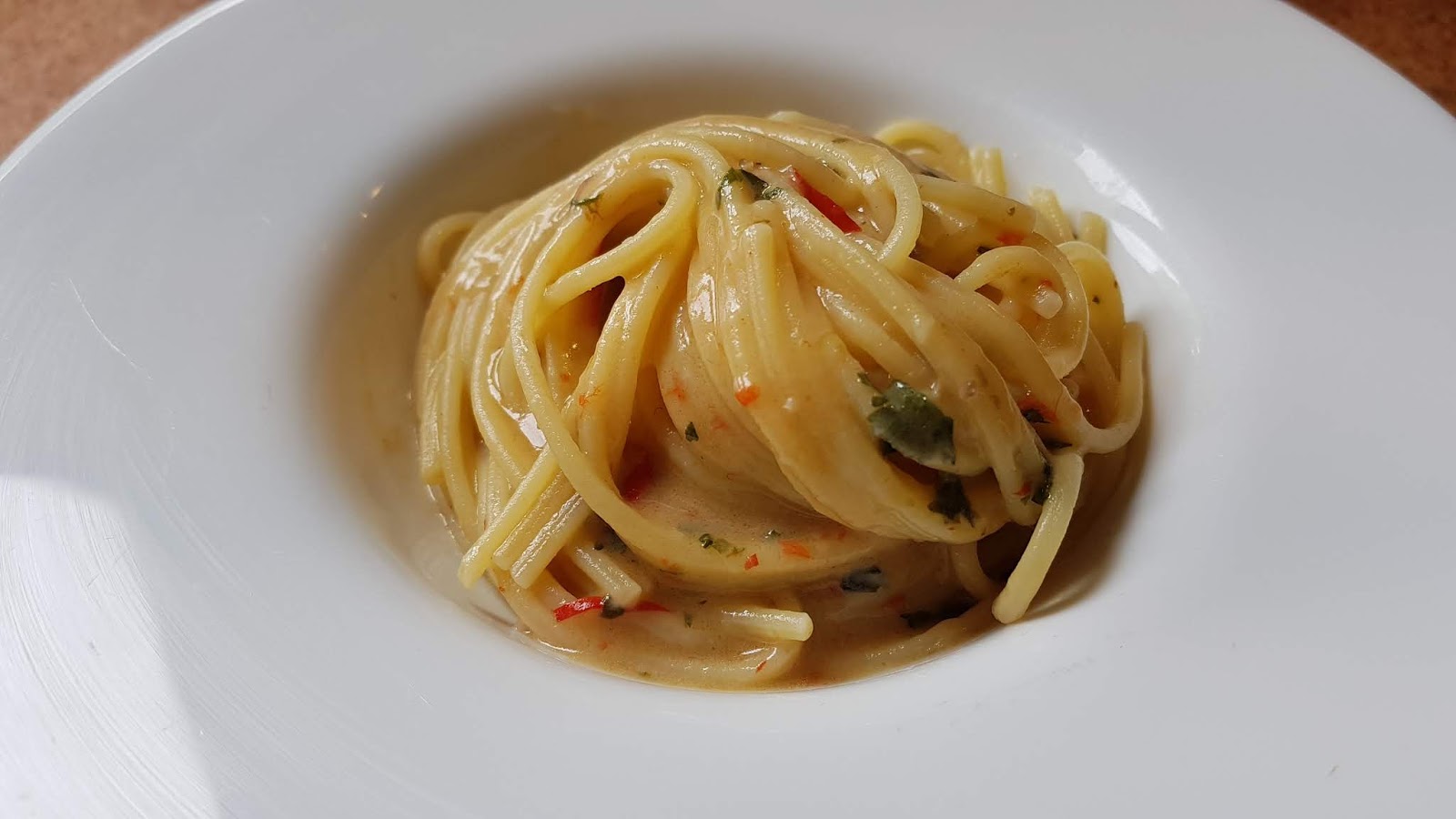 Spaghetti aglio, olio, peperoncino e pecorino